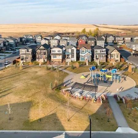 Cozy Suites In Calgary Area Balzac Exterior photo