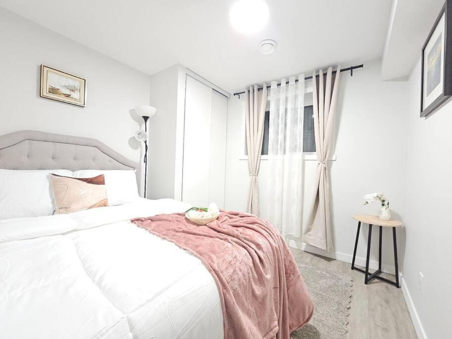 Cozy Suites In Calgary Area Balzac Exterior photo