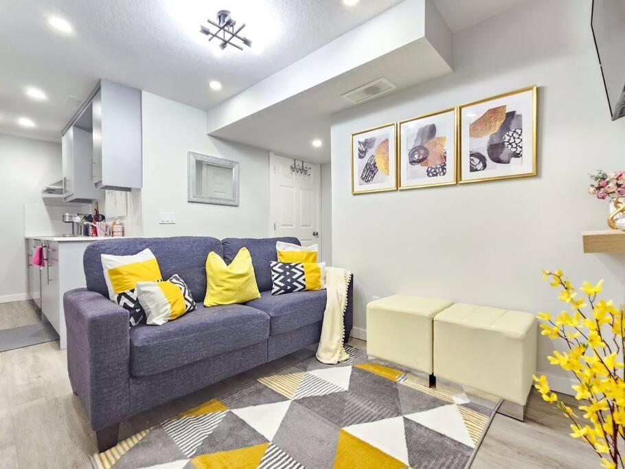 Cozy Suites In Calgary Area Balzac Exterior photo