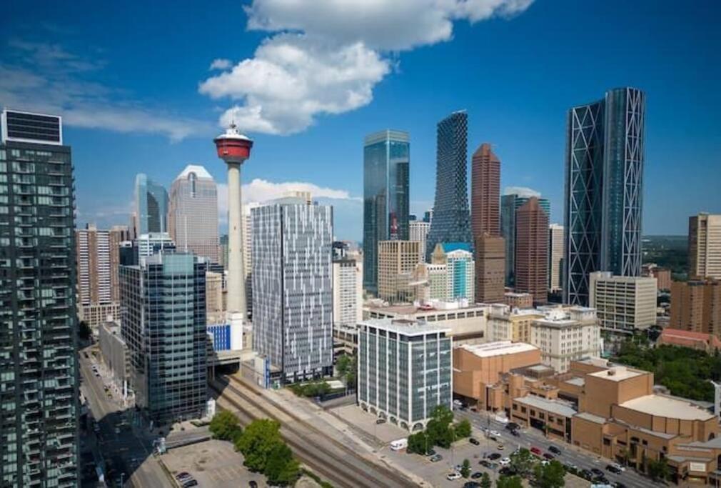 Cozy Suites In Calgary Area Balzac Exterior photo